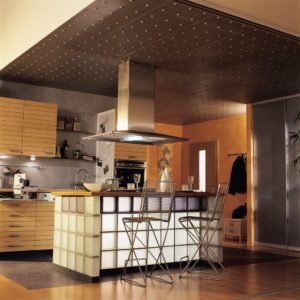 luksfery do kuchni glasspol, luksfery aranżacje, luksfery inspiracje, źródło obrazu/SEVES GLASS BLOCK